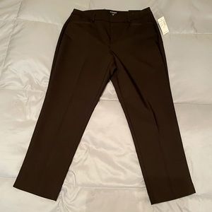 NWT.  Dress barn.  Signature fit. Ankle pants.